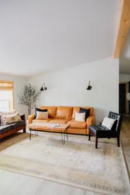 Newly renovated, 3 bedroom, cozy lake house. - Image 5