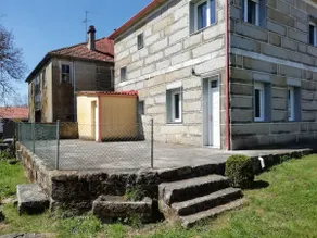 House with fireplace and estate in a natural setting - Image 2