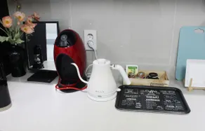 /Dongseong-ro style LP cafe accommodation/Beam projector & TV/Coffee/Late check-out - Image 5