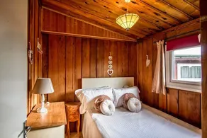 'Gillians Bower' Idyllic Cedar Lodge with Hot Tub - Image 5