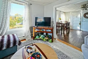Castle Hill Lookout - Comfortable and Spacious Home - Image 3