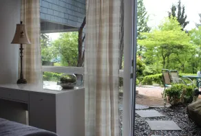 Ground floor bachelor suite with private entrance - Image 4