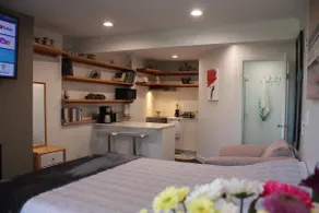 Ground floor bachelor suite with private entrance - Image 2