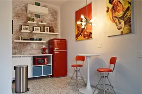 Cute modern 1 bedroom guest house w/ private patio - Image 2