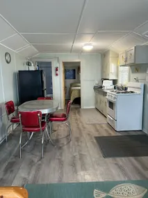 Cozy 1 bedroom cabin on the lakefront #5 - Image 5