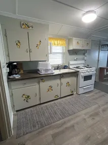 Cozy 1 bedroom cabin on the lakefront #5 - Image 3
