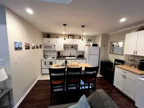 Lovely Loft Apartment with Private Beach Access!! - Image 3