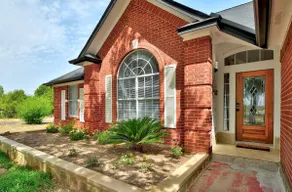 Quiet and peaceful 5 bedroom home. - Image 2
