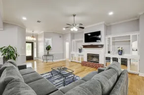Quiet and peaceful 5 bedroom home. - Image 3