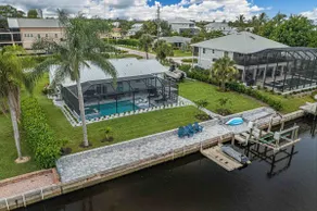 Cozy 2 bedroom on the canal with pool and hot tub! - Image 5