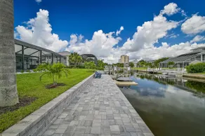 Cozy 2 bedroom on the canal with pool and hot tub! - Image 3