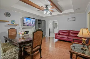 Charming 3 bedroom home with pool - Image 4