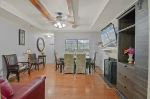 Charming 3 bedroom home with pool - Image 5