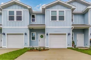 Elegant townhome + oversized luxury pool - Image 2