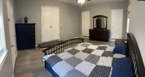 Spacious 4 bedroom cottage near Current River - Image 4