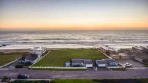 Cozy cottage on a full ocean-front acre - Image 2