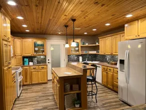 Charming 2 bedroom home, sleeps 6 - Image 2