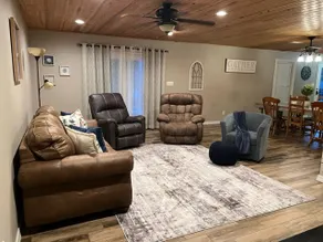 Charming 2 bedroom home, sleeps 6 - Image 5