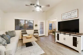 CUTE 3 bedroom home with outdoor kitchen, Sleeps 6 - Image 4