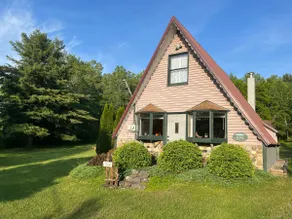 Adorable A-frame with plenty of outdoor space - Image 2