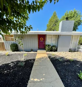 The Clover Cottage - Image 2