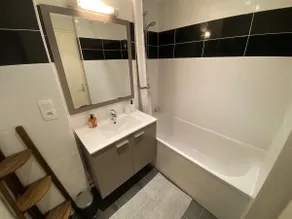 Cozy apartment with balcony and parking - Image 4