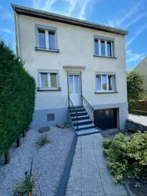 4 bedroom house with garden - Image 2