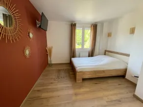 4 bedroom house with garden - Image 5