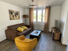 4 bedroom house with garden - Image 4