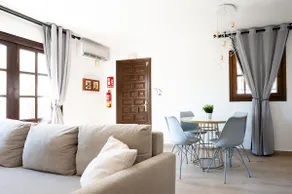 Lovely 1- bedroom rental with pool, close to the beach - Image 2
