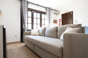 Lovely 1- bedroom rental with pool, close to the beach - Image 3
