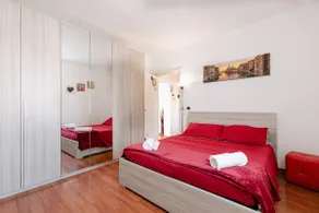 Lucky FLower - 10 Min Bus to Venice, Free Parking - Image 2