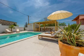 Luxurious contemporary villa with private pool - Image 4