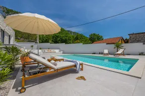 Luxurious contemporary villa with private pool - Image 5