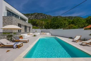 Luxurious contemporary villa with private pool - Image 3
