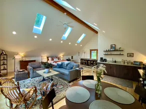 MadronaSuite- Island Charm, Sunny Serene Loft Apt - Image 2