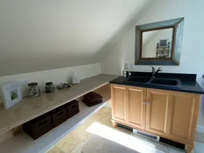 MadronaSuite- Island Charm, Sunny Serene Loft Apt - Image 5