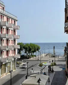 100 mts from the beach, prime location in Maiori - Image 3