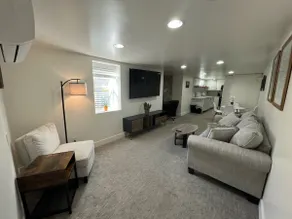 Updated 1 bedroom apartment with kitchen/laundry - Image 2