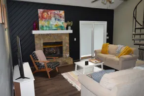 4 bedroom close to lake, downtown, mall - Image 2
