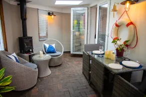 The Captains Cabin, Feckenham self catering - Image 3