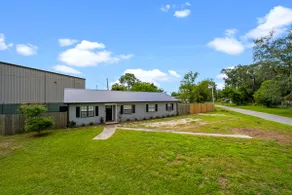 Single Story 4 Bedroom Home Near Downtown Jax - Image 2