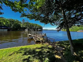 Cozy Cabin with Screened Porch and Fishing Dock on Lake D'Arbonne - Image 2