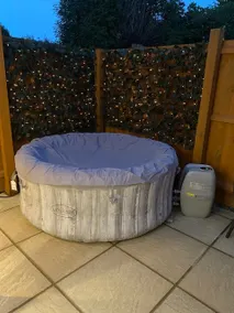 Stylish 1 bedroom studio outdoor area and hot tub - Image 2