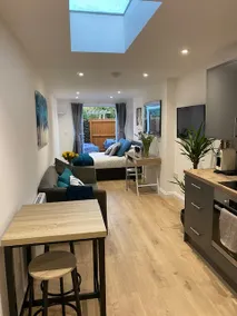 Stylish 1 bedroom studio outdoor area and hot tub - Image 5