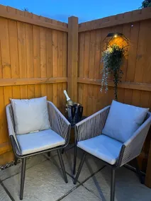 Stylish 1 bedroom studio outdoor area and hot tub - Image 3