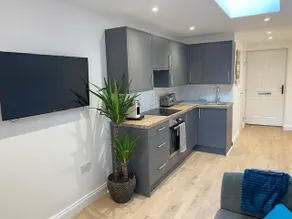 Stylish 1 bedroom studio outdoor area and hot tub - Image 4