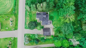 Elegant & Cozy English Villa with beautiful fenced backyard - Image 2