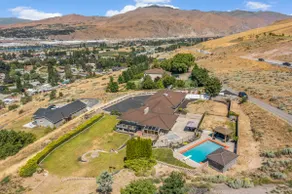 Wenatchee Mansion. 6500 sqft, pool, hot tub, 6 BR, theater, billiards and more! - Image 2
