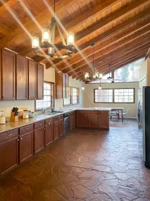 Rustic 3-BR home w/spacious kitchen in Central FL - Image 2